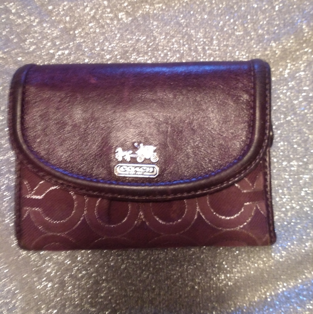 COACH Wallet Purple Trifold GREAT PRICE/GREAT CONDITION 5.5inX4.5in